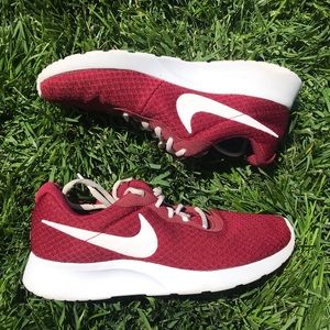 Nike Tajun Maroon